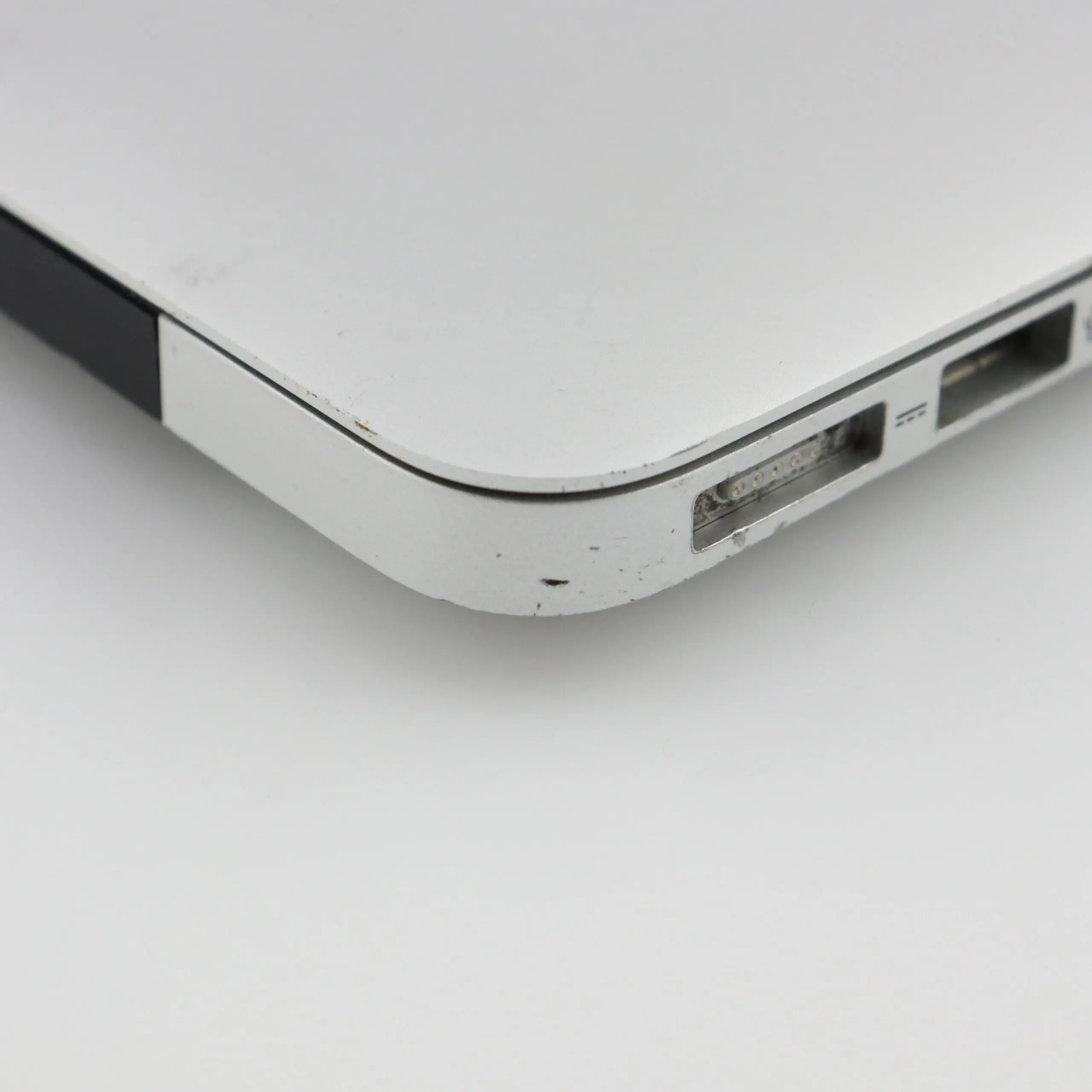 img-MacBook-Air-13-Inch-253618.JPG