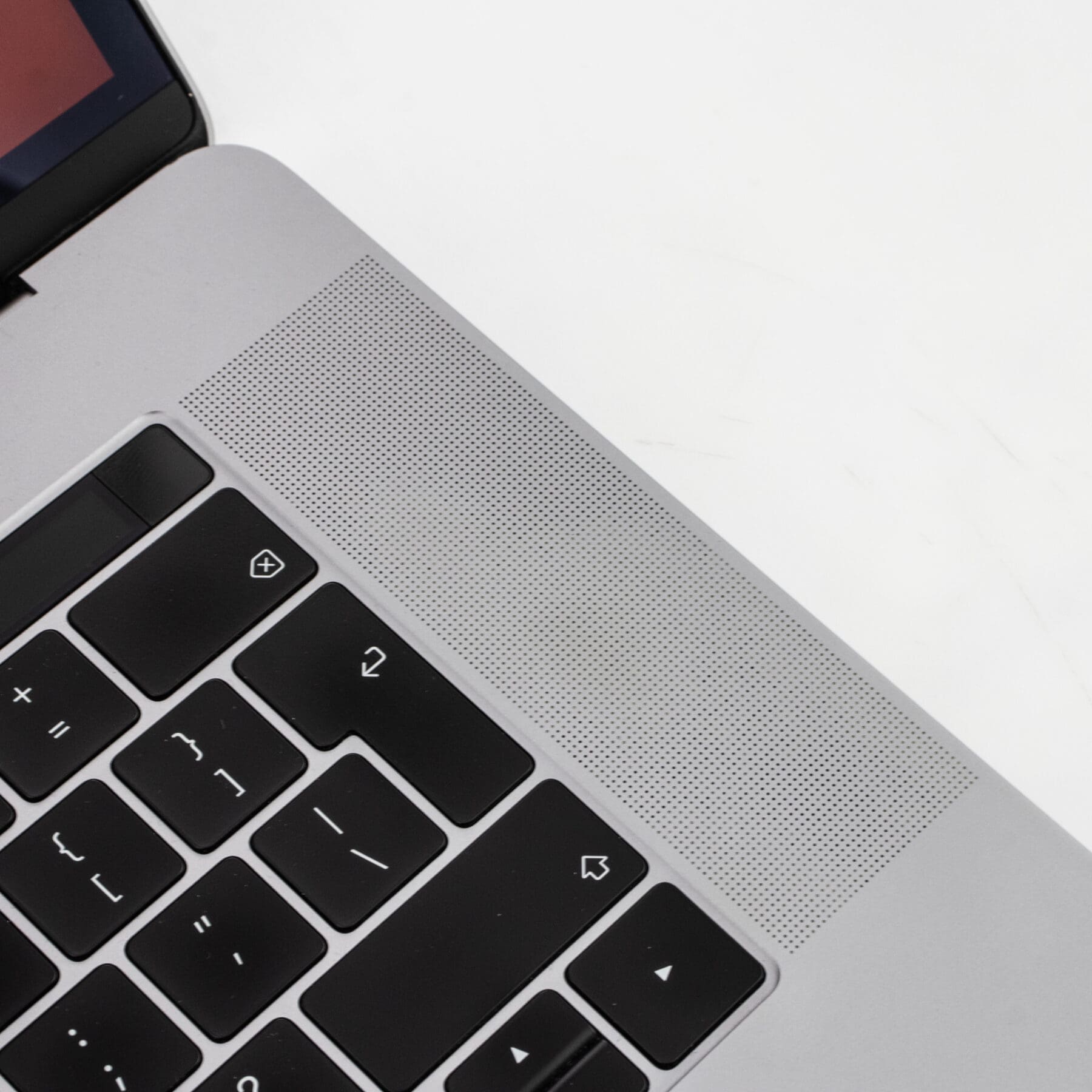 2018 Apple MacBook Pro 15-inch Intel i7 2.2 GHz 6-core 16GB 256GB