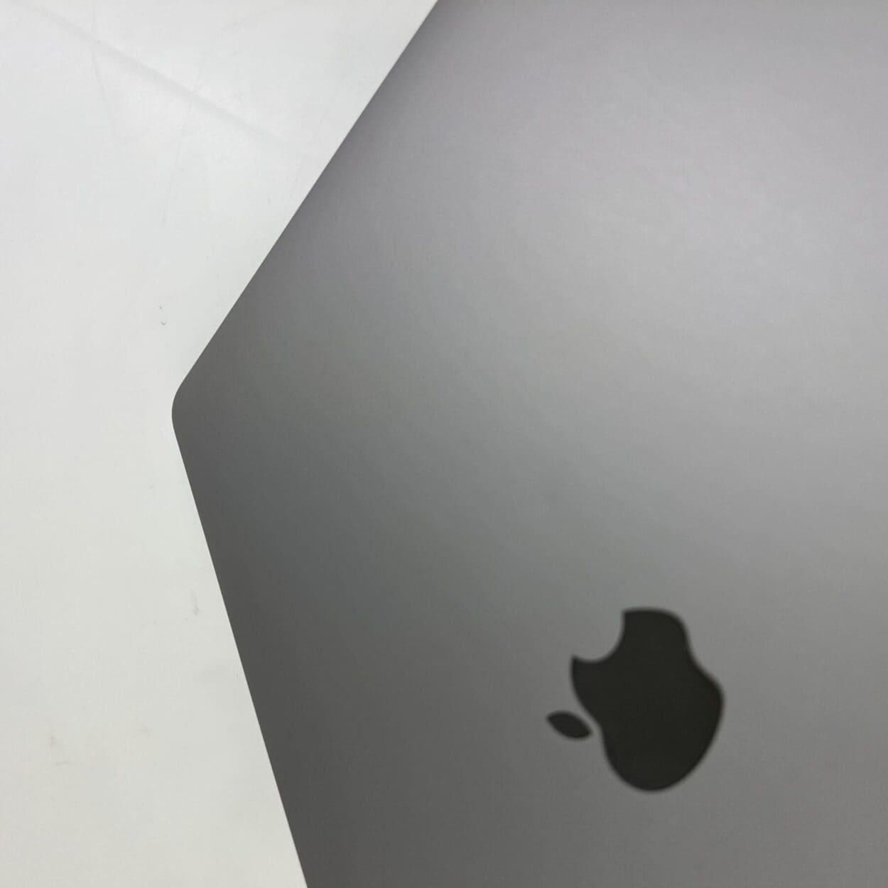 2019 Apple MacBook Pro 16-inch Intel i7 2.6 GHz 6-core 32GB 512GB