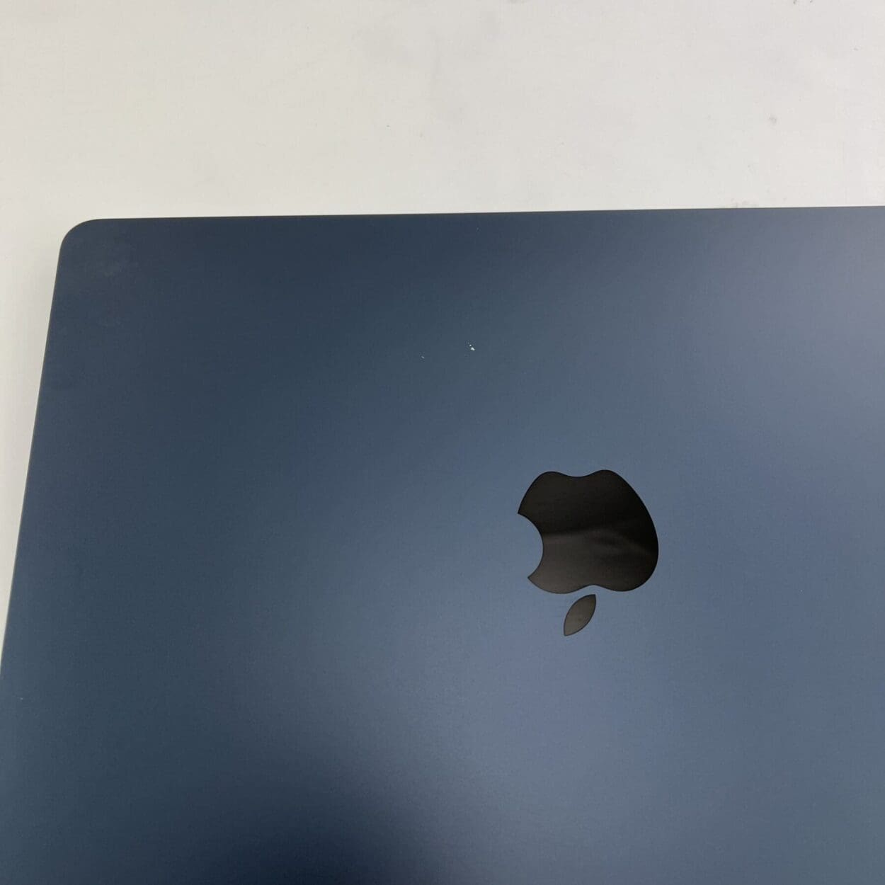 2024 Apple MacBook Air 13-inch M3 8-core 8GB 256GB - Midnight