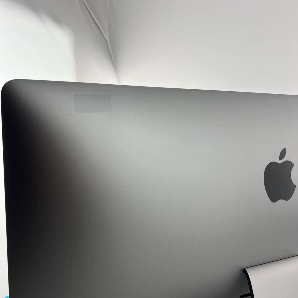 2017 Apple iMac Pro 27-inch Intel Xeon 3.20 GHz 8-core 32GB 1TB