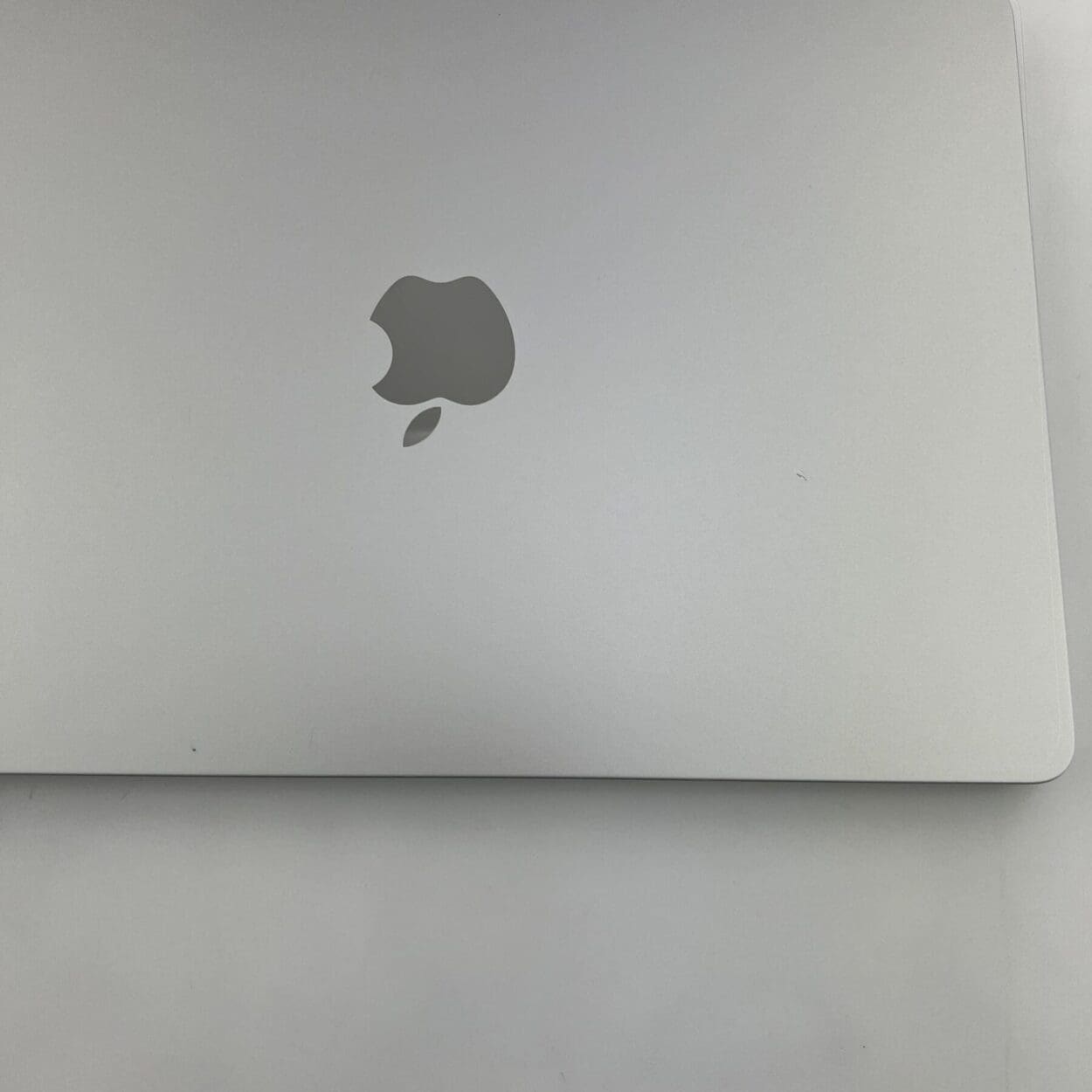 2022 Apple MacBook Air 13-inch M2 16GB 512GB - Silver - MacFinder