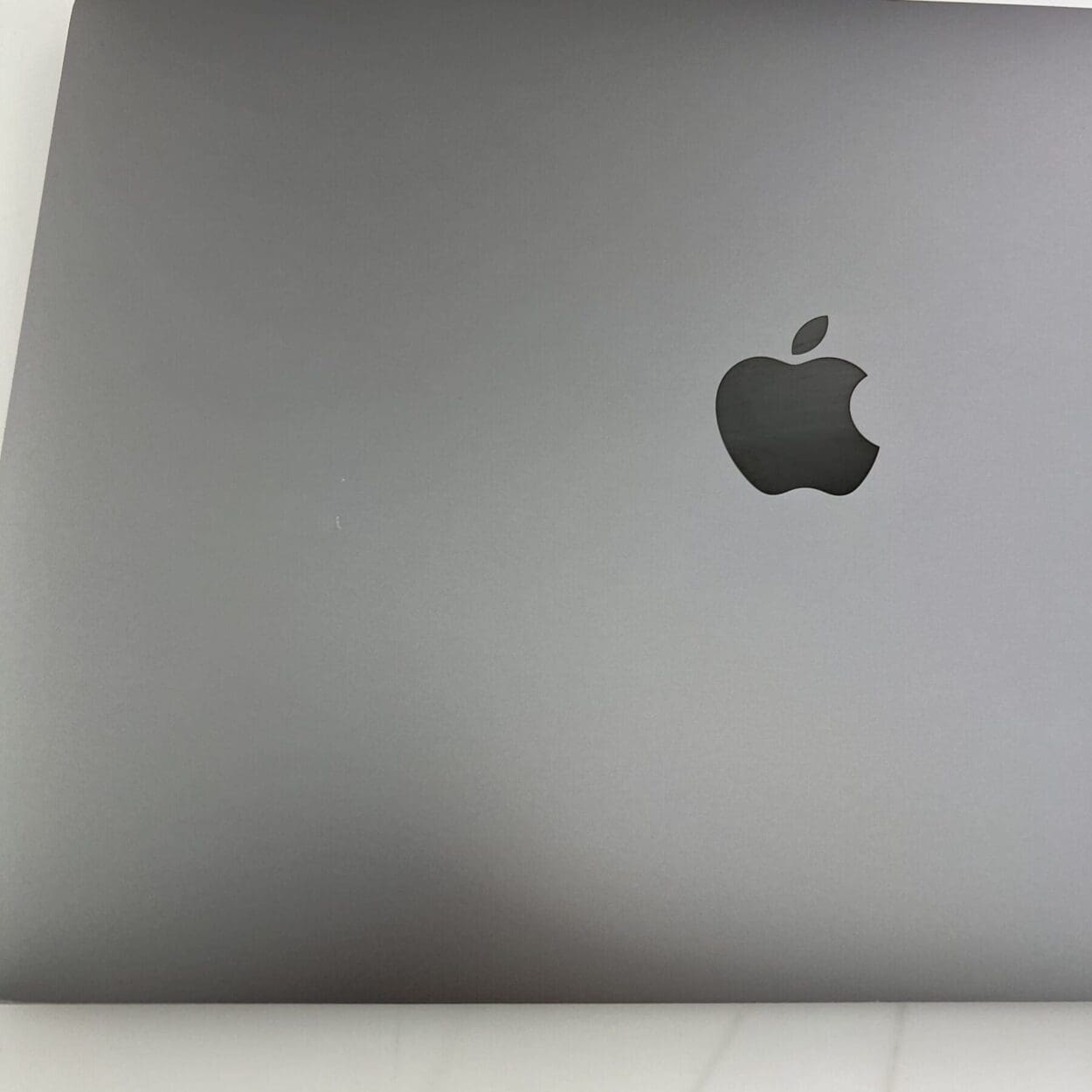 2020 Apple MacBook Pro 13-inch Intel i7 2.3 GHz 4-core 16GB