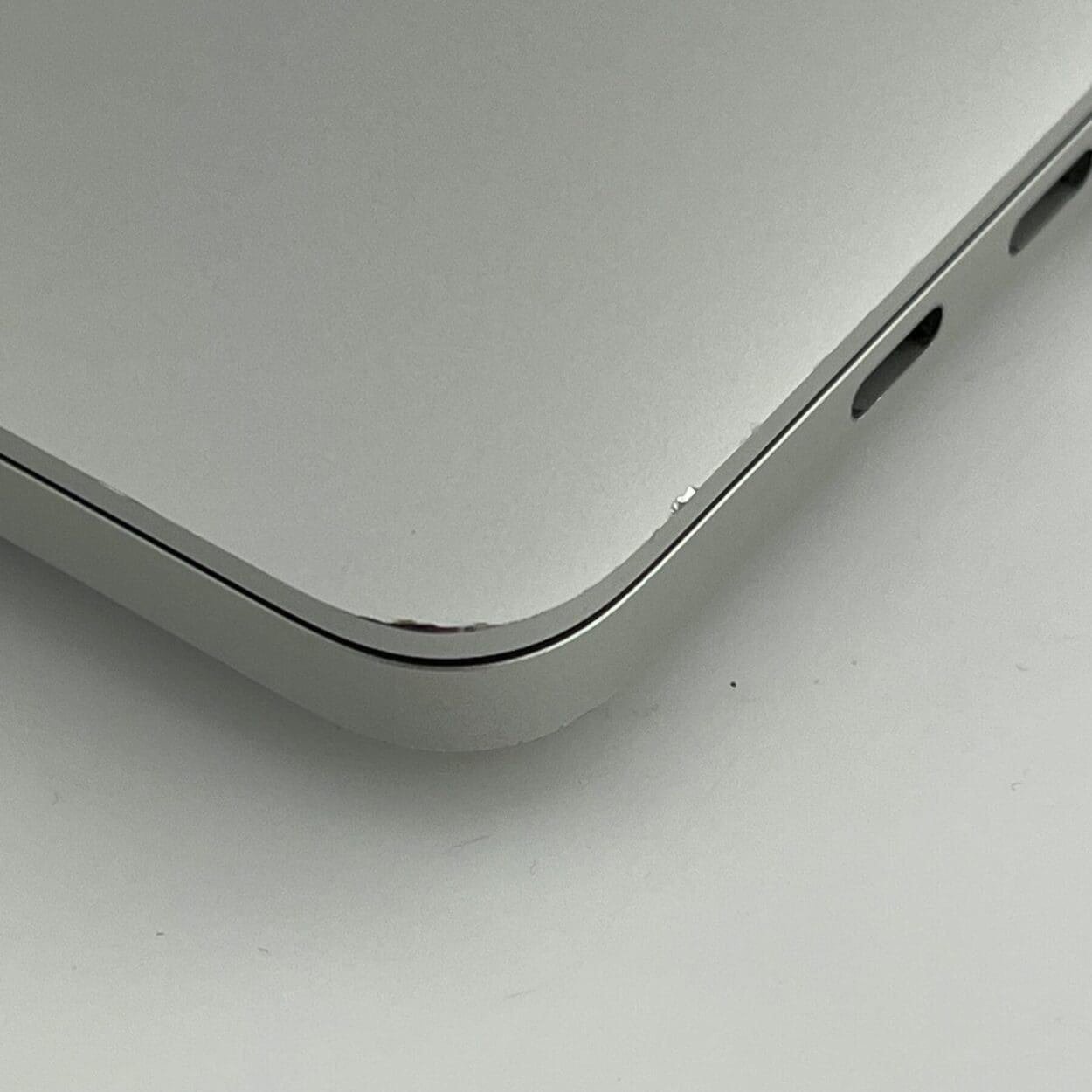 2019 Apple MacBook Pro 16-inch Intel i7 2.6 GHz 6-core 16GB 512GB