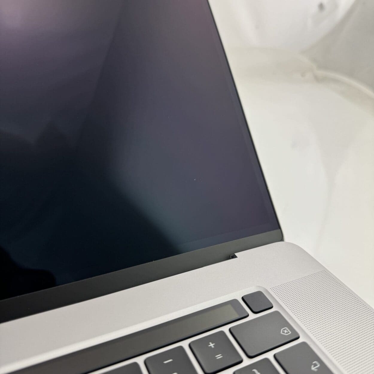 2019 Apple MacBook Pro 16-inch Intel i7 2.6 GHz 6-core 16GB 512GB