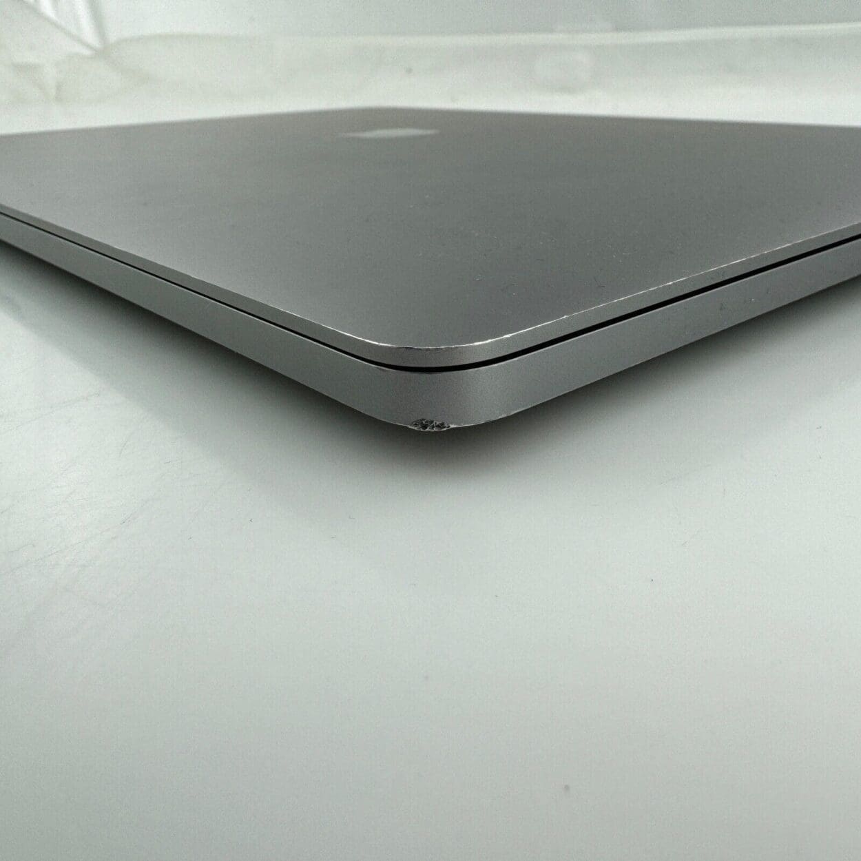 2019 Apple MacBook Pro 16-inch Intel i7 2.6 GHz 6-core 16GB 512GB