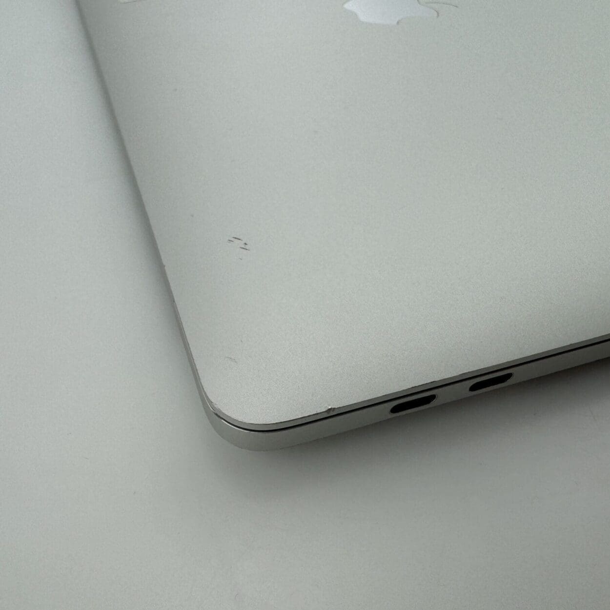 Apple MacBook Pro 13インチ 2019 MacBook Pro (13-inch, 2019, Four Thunderbolt 3 ports