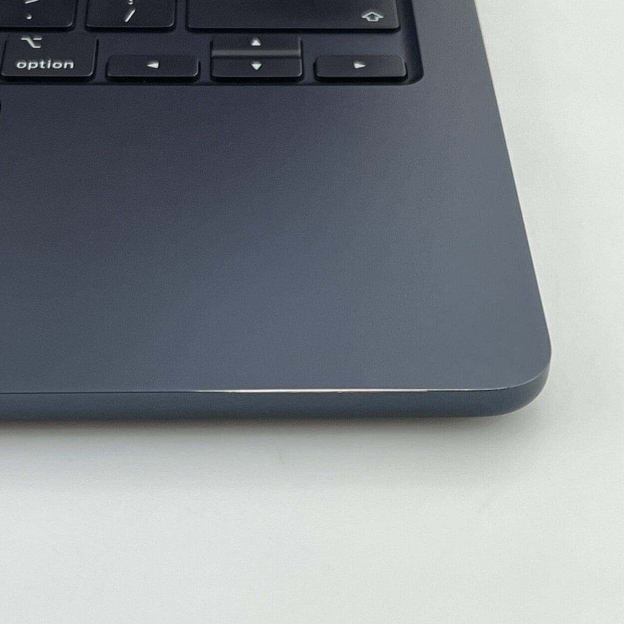 2022 Apple MacBook Air 13-inch M2 16GB 256GB - Midnight